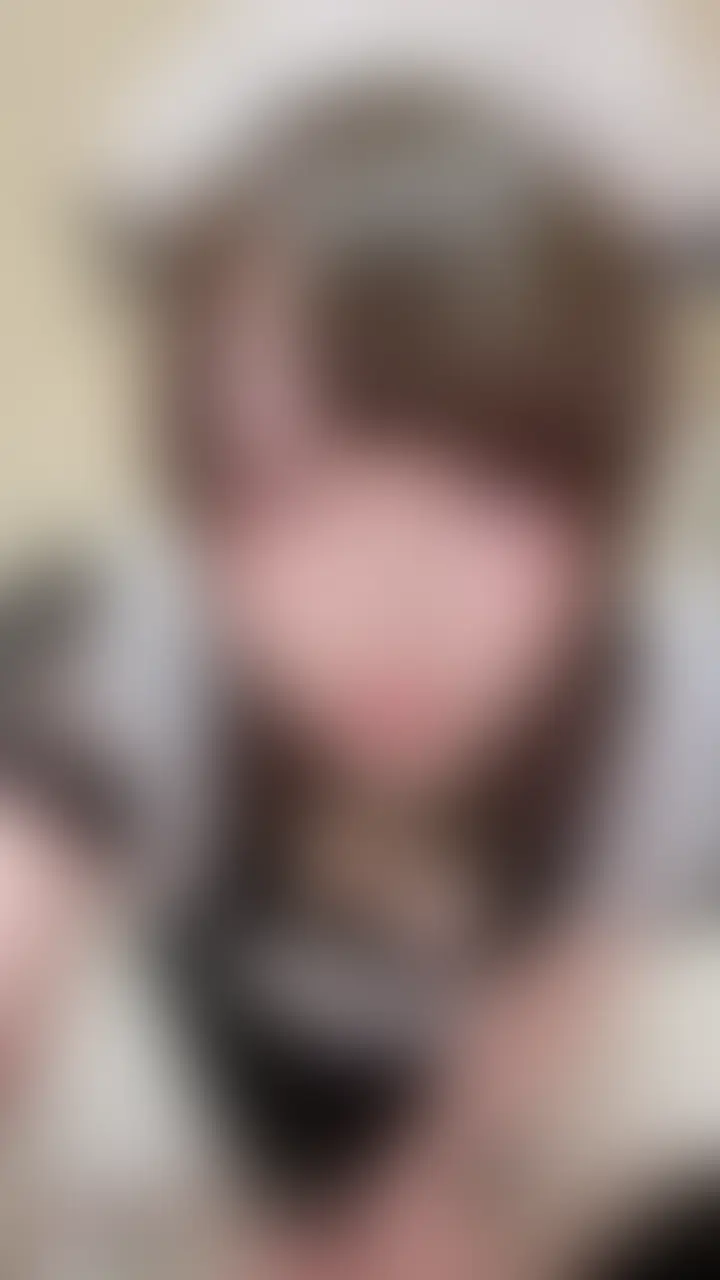 本編は顔出ししてるよ🫶💖動画を見る前に右のハートマークとブックマークを押してくれると嬉しいです♡
今日はメイドのコスプレオナニーしました(⸝⸝ .  ̫ . ⸝⸝)
クリイキからの2回目イキ…♡
擬似フェラもしてるよ❣️ (2/2)