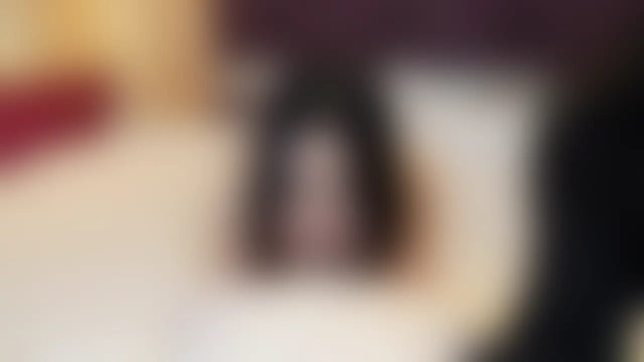 「喉が痛いです...」

あの、六本木の超ハイレベルキャバ嬢に再撮影の機会を頂きました！

今回は、吐きやすい物をさりげなく食べさせたり、水を大量に飲ませてから鬼イラマしてますww

前回は生ぬるかったので、今回は拘〇・鼻フックで綺麗な顔をめちゃくちゃにし、徹底的にオナホにしちゃってますww

正直、値段に釣り合わないレベルで内容濃いです。。。
イラマ好きは即ポチ確定です！ (2/2)