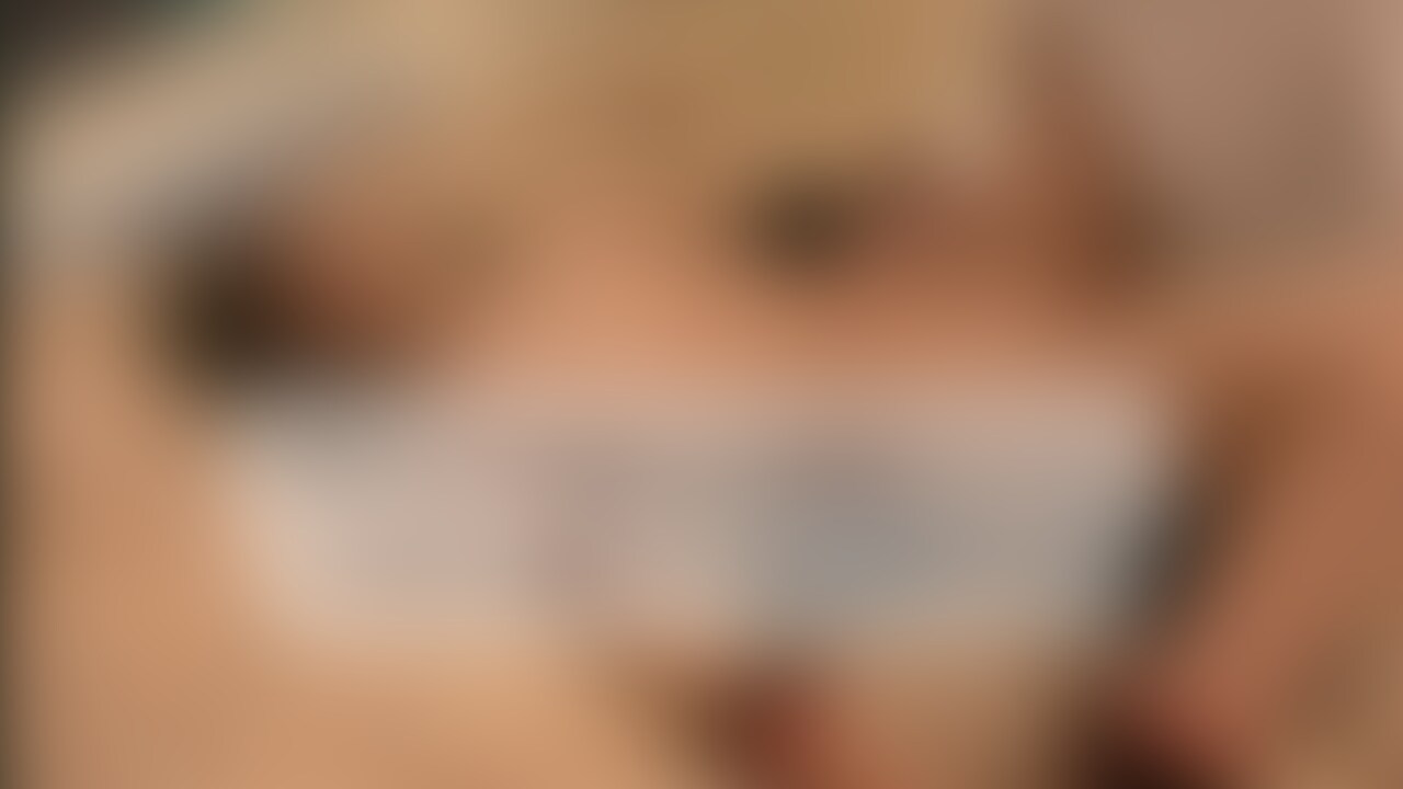 中イキを覚えた変態マゾと中出し種付けセックス②
たっぷりと時間を掛けて膣奥の開発を続けた結果、るなちゃんにポルチオイキを覚え込ませることに成功しました。中イキ処女だったるなちゃんがあっという間にポルチオまで覚え込まされて、深く痙攣イキする姿をお楽しみ下さい🥰
るなちゃんは本当に1回のイキ方が深いんですよね。1回ずつ味わうように深くイッて余韻に浸る。だからこそ追い討ちが刺さるので、イッた直後に刺激を与えると発情が爆上がりします🙃
ポルチオで2〜3回イカされたらもう止まりませんね。理性を本能が上回ってしまい、ハメ撮りを晒されることを許してしまいました。今回も綺麗に完全敗北してくれて嬉しい限りですね(╹◡╹)
このシリーズのフルサイズ動画はこちら↓
https://myfans.jp/posts/67ee1b31-7939-4b8b-adec-6ef038ae9c2f
こちらの動画をより鮮明に見たい方はこちら↓
https://myfans.jp/posts/ceae7460-3b69-4ff0-a3a0-2dcb2322e393
気に入った動画にはイイネやシェアで反応して下さると嬉しいです。メッセージや質問箱等への感想・フォームへのリクエストもお待ちしています (2/2)