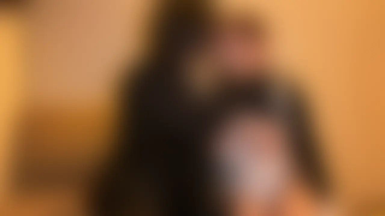 出勤前のHカップコンカフェ嬢ちゃんとコスプレでえっちときの動画です（前戯中心）
 
 「行く前に、ちょっとだけ…」って、胸の開いたメイド服姿で会いに来てくれたHカップちゃん。おっぱい揺らしながら舐められたり挟まれたりして気持ち良すぎました。。。 (2/2)