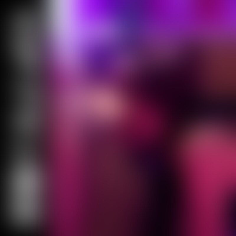 ※この動画は以下の動画のサブアングルです。
https://myfans.jp/posts/5da7780e-4330-45b5-8cfe-a91f9799ec18

ハロウィンは終わりましたが、ハロウィンっぽいコスプレ作品を作りたいと思ったんですよ。

今回はりのちゃんにハロウィンコスプレを着てもらって、仁王立ちフェラをしてもらいました！
ただ、ハロウィンコスプレと言っても、何をモチーフにしているのか全く分からないコスプレを買っちゃいました。。。ハロウィンの雰囲気があるコスプレって感じです。

りのちゃん最初はあまり話さない感じだったのですが、冗談を言ったり性癖について聞いてみると、徐々にりのちゃんの性話まで聞くことができました。

今回はフェラだけの作品ですが、ハンガーを鞭のようにして男をいじめたり、消臭スプレーをぶっかけたりと、かなりハードな一面もあるようです。

そんな会話をしてからの仁王立ちフェラ。。。言葉責めなどはほとんどないものの「んっ♡んっ♡」と、なぜか感じながらのフェラをしてくれるのです。

これがエロすぎる、、、しかも主観アングルから見れば、りのちゃんのかわいさがにじみ出てきます。

最後は、我慢できずに口内射精、からのごっくんをしていただきました。。。あ～、気持ちよかった。。。 (2/2)