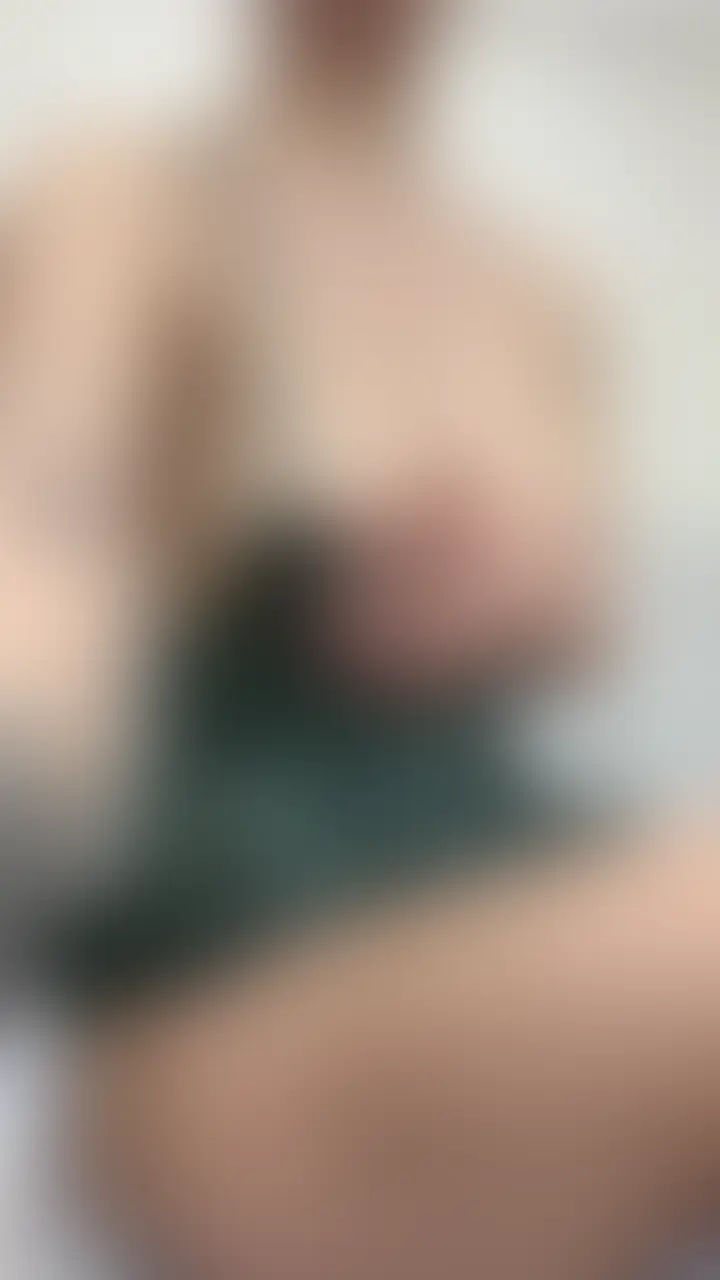小さすぎる衣装でかなりドキドキ…配信🫣💕 今回はいつもより攻めちゃったかも♡ 感想待ってるね✨ (2/2)
