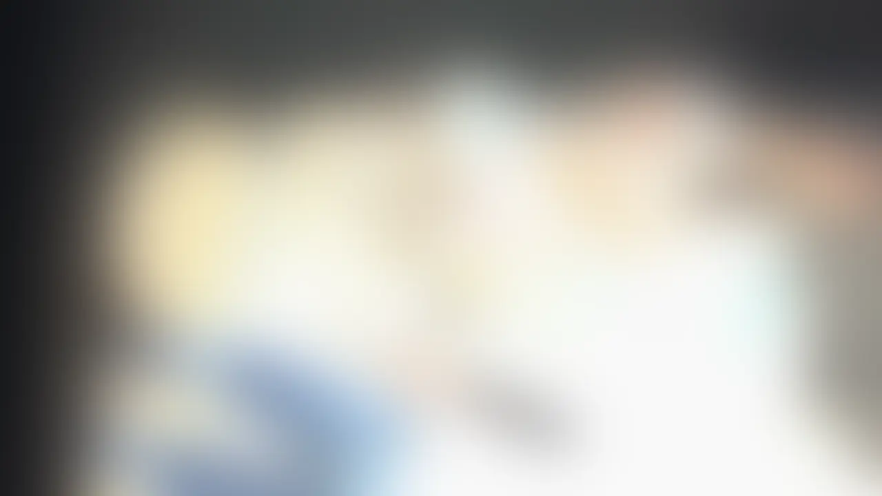 全人類の可愛さの頂点。ぴったりもっこり水玉ピンク。生P7人。
全7名収録。全員生Pです。
今回はシリーズ史上最高と自信を持って言える美少女が冒頭に登場します。
年齢は10代後半でしょうか。清楚、キレイ、カワイイ、キュート。共存することが矛盾に思える全ての要素のちょうどど真ん中。その辺のモデルやアイドルを遥かに凌駕するルックス。
かなりのミニ丈だったので中は重ねだろうと思いつつ内部を確認してみると、スラっと伸びた美脚の奥に見えたのは、ピンクの水玉P。
しっかりとお股にフィットする小さめサイズで、プリプリのお尻やフロントのもっこり具合もくっきり分かります。うっすらお毛々が透けているような気もするような...。
2人目、3人目もかなりカワイイですが、個人的にはやはり1人目が圧勝です。 (2/2)