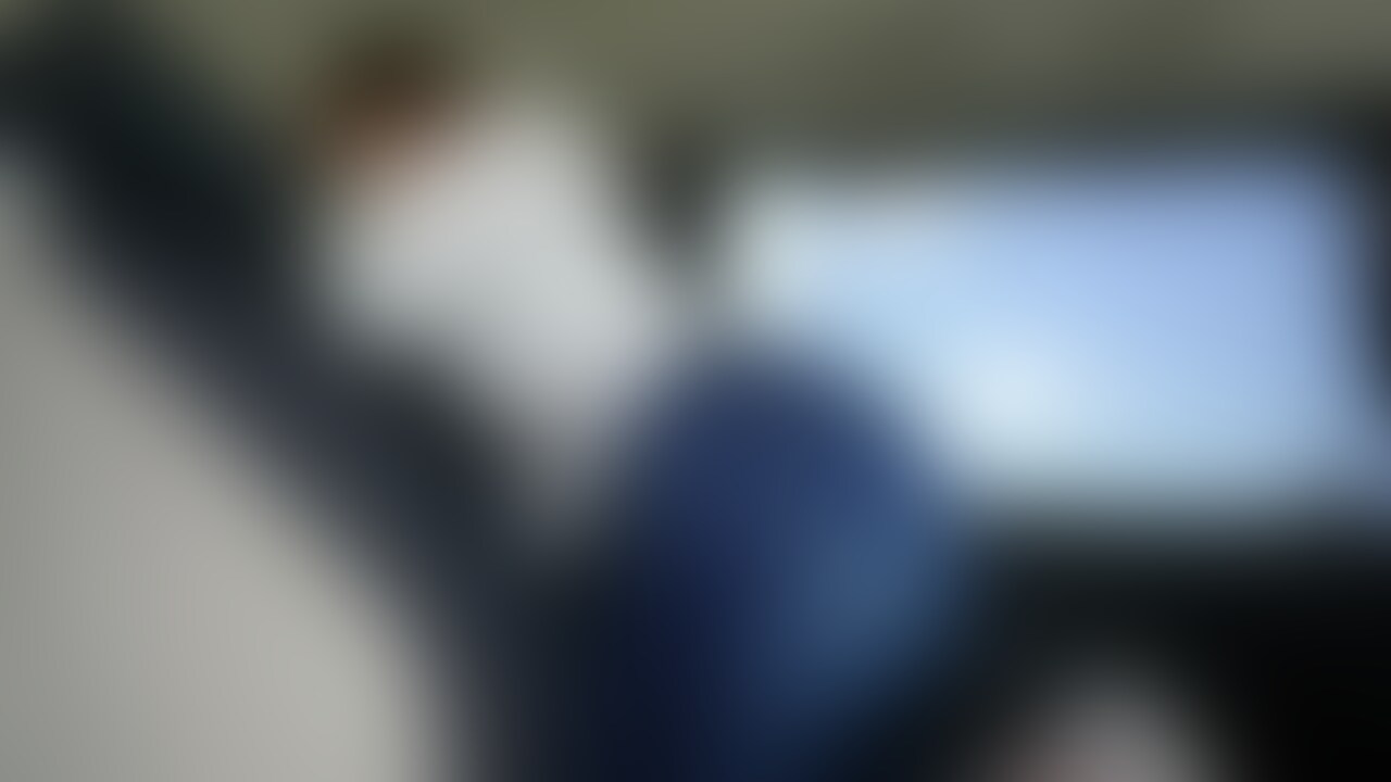 仕事の都合でしばらく会えていなかった旦那様を迎えに駅へ行った帰り、お互いにどうしても家まで我慢できずに近くの駐車場に車を停めてそのままカーセックス
変態人妻のデカケツTバックなどいろんなアングルで撮影したので是非お楽しみください❤️ (2/2)