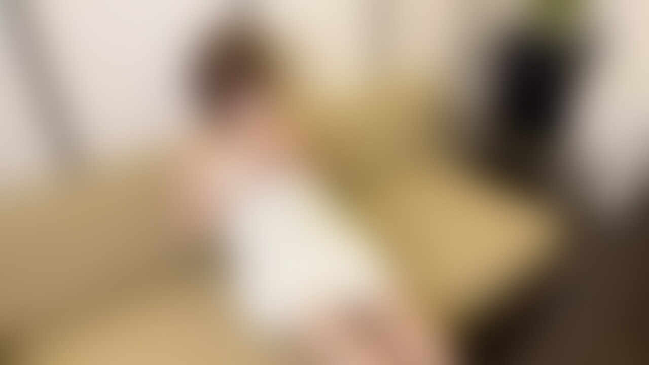 休憩って言われたのでスマホ見ながらくつろいでいたら…💎
カメラマンさんが撮影しながら近づいてきて🎥
バスローブめくられちゃった!😆
そのまま🌰吸うやつで散々じらされて🥺
なし崩しに透明ペニバンでハメられてしまいました💓
油断してたけどまぁ気持ちよかったからいっか🤭 (2/2)