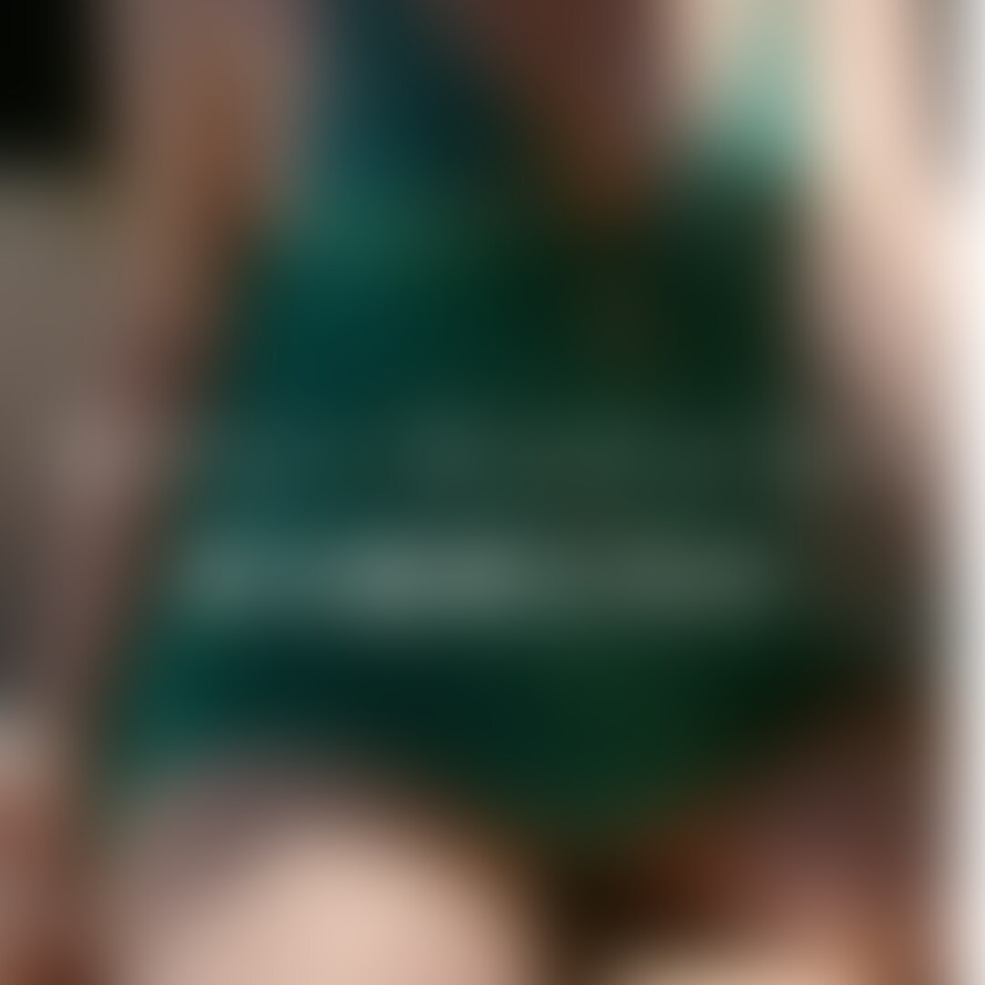ランジェリー人妻の着衣セックスです。
ツルツルの秘部がレースから透けて見えてすごくエロいです。 (2/2)