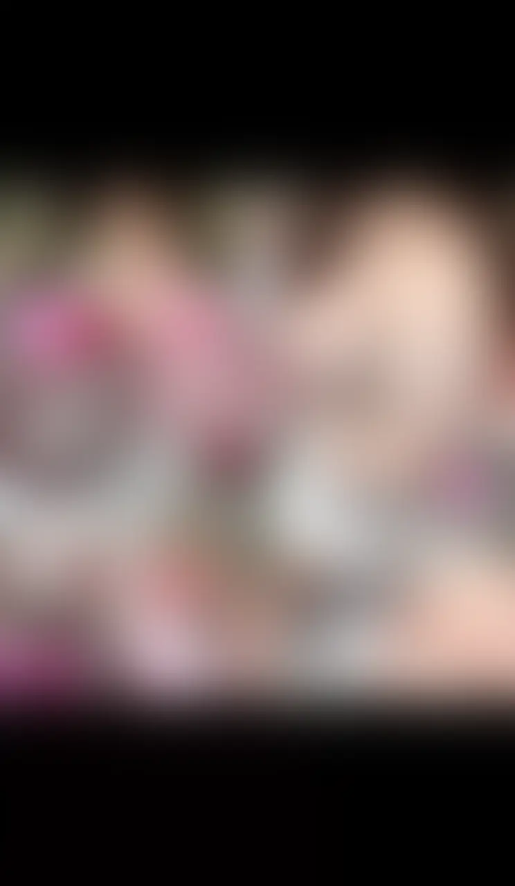 🍫2月のサルートは、バレンタインカラーで…💝
こんにちは、みるくです🕊️
 いつも見てくれて本当にありがとうございます🤍
2月に入って、今月のみるくの下着は
　バレンタインを意識したカラーや雰囲気のものを選んでいこうと思っています🍫💗
今日はその第一弾として、
 バレンタインカラーのサルートを着比べてみた動画を撮りました🎥✨
今回は
 ・おっぱいフェチさん
 ・ブラフェチさん
 に特に楽しんでもらえたらいいな、と思いながら…🫣
サルートならではの繊細なデザインや、
ブラをつけた時の丸み・質感が伝わるように、
フェチ目線でゆっくり撮っています🤍
少し大胆かな…と思いつつ、
フェチさんに刺さる内容になっていたら嬉しいです💭💗 (2/2)