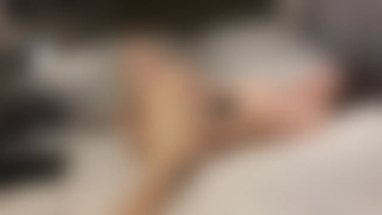 20代半ばにして男性経験5人という真面目なOLが興味本位で最近始めた裏垢。
あまり経験の無いOLはピストンマフィアのサンプル動画を見て衝撃を受ける。こんな世界もあるのかと過去の投稿を漁る内にすっかりファンになってしまったそう。自分ですると疲れてしまって気持ち良くなれないという彼女に心ゆくまで中イキを堪能してもらいました。 (2/2)
