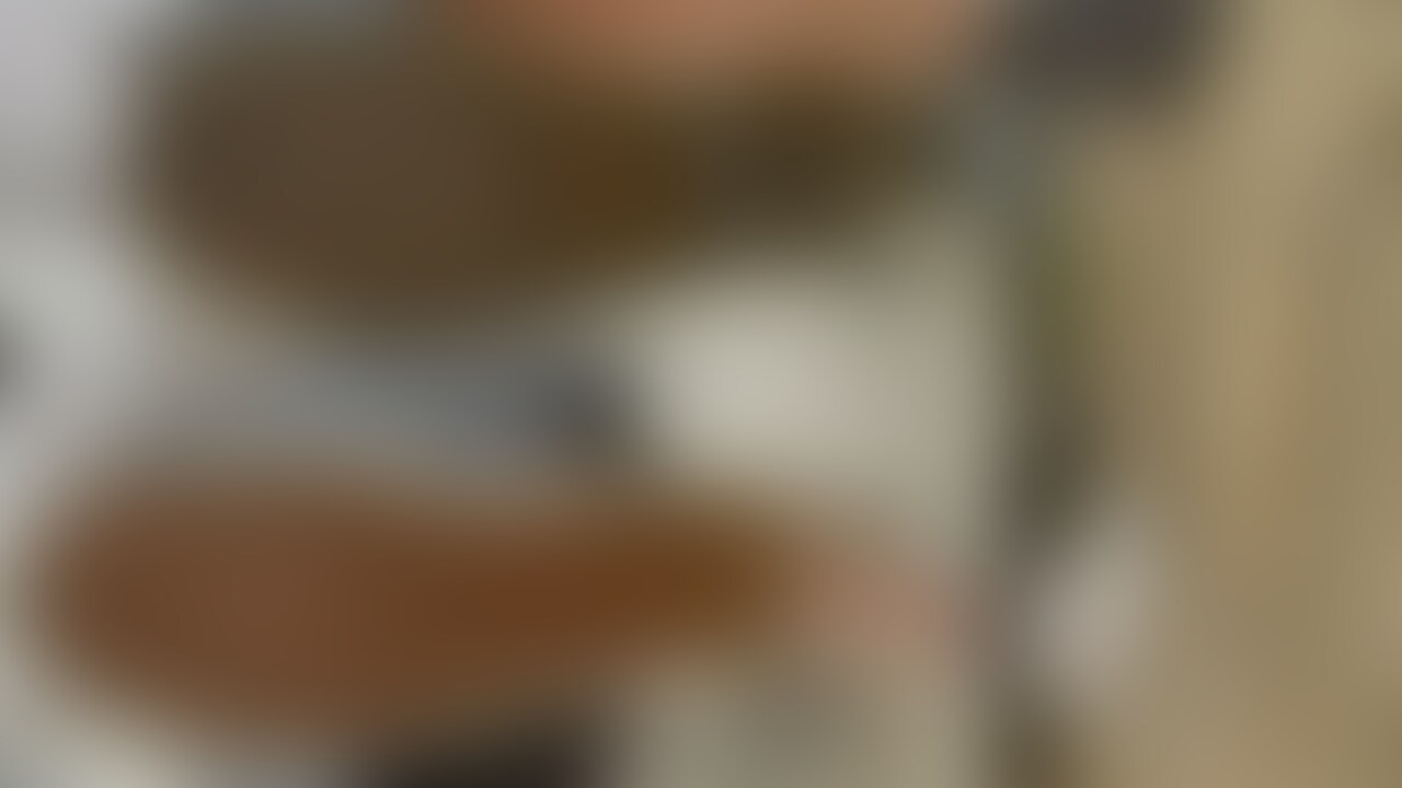 踏み潰しCRUSHのある風景 5
ローファー、スニーカーも年季が入って良い汚れ具合です。
弁当やお菓子等、色々な場種で踏んで踏んで踏みまくり。
靴底も自然と見せてくれています、だんだんM男の喜びそうな事も
分かってきたような、**だからこそだせる初々しさも兼ね備えています。
教室でスリッパでぬいぐるみを交互に踏んだりスタジオでは味わえない
本物ならではの映像。
他にもモデルさんでサンダルで弁当踏み、ストッキングで踏んだり、
ハイヒールでプラスチックをバリバリ潰したりしています。 (2/2)