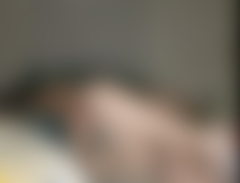 お風呂後の妻の下着姿を見て発情❤️
発情した僕を見てやだーっと逃げて布団に潜り隠れてたところを襲いました😋
興奮しすぎた僕は妻のアソコを舐めまくり😋
クンニでイキまくった妻にとどめの挿入✨
イッて気絶気味な妻をさらに挿入中出し。
寒いからかあったまるとやけに興奮する、そんな12月のスタートです笑💕 (2/2)