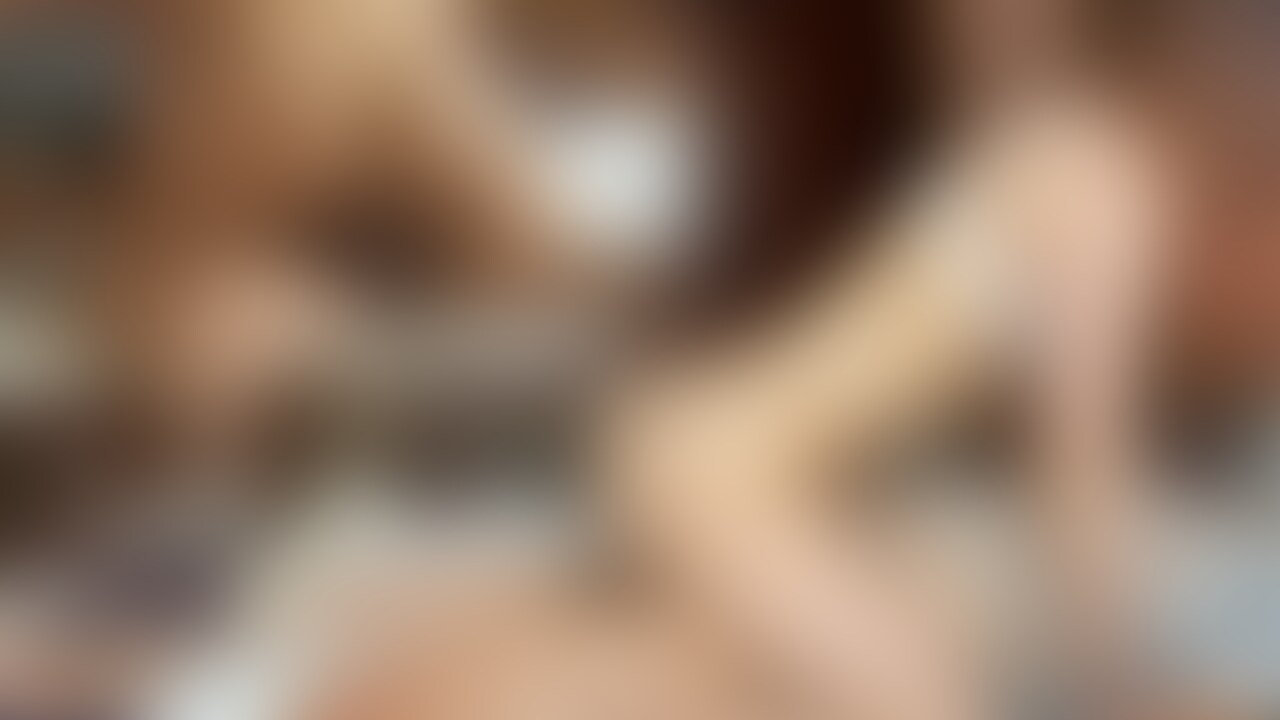 妊娠しやすい日なのに超加速するピストンでコンドームが破れて気がつかないまま生中出しする!中に出しちゃったらとりあえず水洗いで!? (2/2)