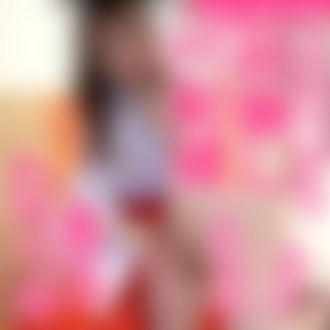 なでしこさんコラボ🩶 甘々手コキとルーインドオーガズム🍭
なでしこさんとのコラボ企画動画だよ🩶
巫女服を着て甘々に責めてみた😎
似合ってるかな?🫶🏻
*シーン1*
せっかく手加減してたのに、両方の乳首触ってほしくて触ってもらったら次はどこを触ってほしくなっちゃうのかな😎
例えおちんちんに触れてもらえなくても気持ちよかったら何でもいいんだね🤭
ビンビンにしてエッチな気持ちになれてればいいってことかな🖤
*シーン2*
気持ちよくしてほしくて、欲しい欲しいほしいって思っておちんちんパンパンにしちゃえばいいと思う💖
我慢汁大量に出してくるからグチュグチュ言うようになっちゃってる😎
あと何秒我慢できるかな、こうやっておちんちん遊ばれちゃうね🤭
*シーン3*
勝手に精子上げてきて、イかせてあげるわけじゃないよって言われてるのに、亀頭パンパンにしてるのなんでだろうなぁ🤭
お預けだよって言ってるのにずっと大きくしてイせてもらえるの期待してるの?😎
肝心の射精はできないってのがいいよね🤍
*シーン4*
これだったらずっとおちんちん触られても平気だよね?🤭
なに期待しておちんちん大きくしちゃってるのかな😎
気持ちよくしてもらえることを期待してるの?🤍
いつ射精していいかは私が決めるの🤫
こうやって気持ちよくなっても出せないの好きでしょ🖤
*シーン5*
あれ?イきたかったんじゃないの?
イけなかったの?🤭
しこしこやめないで、やめないでって私のこと見てたのに我慢させられちゃったね💖
いっぱい気持ちよくさせちゃったなぁ🤭
乳首を優しく触ったらいい反応までしちゃって🖤 (2/2)