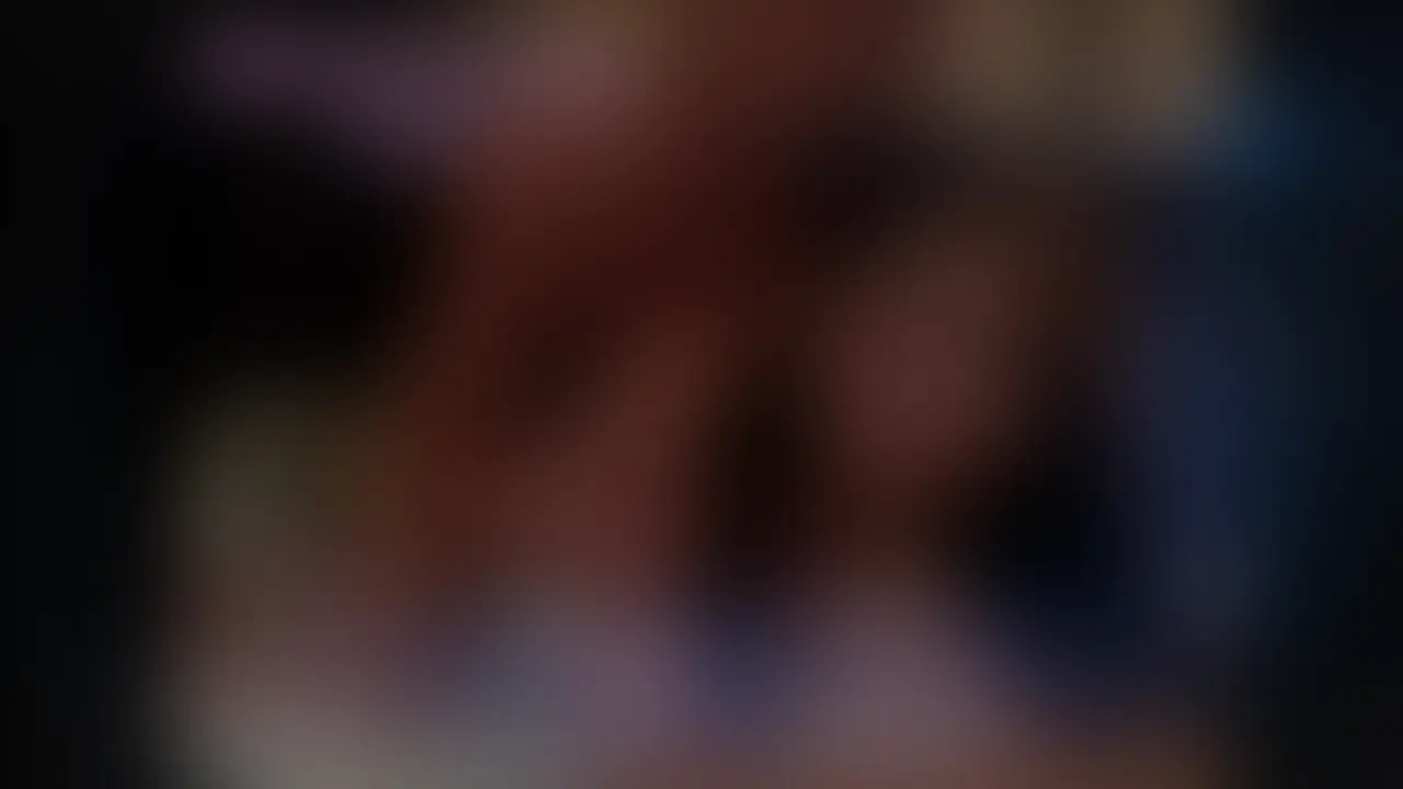 【premium】
「旦那の昔のケータイから20代の私や浮気相手とのハメ撮り動画が出てきた話」
強烈なタイトルですよね。
タイトルの通り、旦那の浮気の決定的証拠(15年前だから時効だけどw)を見つけました。
この活動を始めてから、なぜか次々と私の身に降りかかる事件。
不倫相手が共同の作業部屋に女連れ込んだり・・・
https://myfans.jp/posts/7123b7ad-1049-4940-a1c7-67f0da4526ed
フォロワーさんが取引先の従業員さんだったり・・・
https://myfans.jp/posts/8e8aeaa8-a7eb-4cd4-a0c2-6451c256555b
Tinderで出会った男が最低なクズ男だったり・・・
https://myfans.jp/posts/9ed169d0-1ba7-40fb-81dd-ab5ea783e1e8
私がこんな活動をしてるから、罰が当たってるんでしょうかね^^;
普通なら、既に病んでるようなことがたくさん。
でも、正直動じなくなってきました。
メンタルがバグってるんでしょうか?
でも、冷静に考えると、自分だって浮気はしてきたし、今してることなんてそれ以上にヤバいし^^;
今回の事は、むしろ「それをネタに作品にできる!」なんてとっさに思っちゃいましたw
まずは、何でそんなものを見つけちゃったのか、その経緯を書いておきます。
最近、私の父の具合が悪く、余命宣告を受けており、色々と終活の準備などをしています。
これを書いてる時点(2025.12.18)では、まだ頑張って生きてくれています。
残りの時間をできるだけ一緒に過ごしたいと思います。
(細かく書くと落ち込むのでこの程度にしておきます)。
そして先日、終活の一環で、実家の片付けをしていました。
結婚当時は、できちゃった結婚だったので、お金もなく、旦那と息子とともに私の実家に転がり込んでいたので、自分たちの色々なものが出てきました。
その中に、古いガラケーが。
懐かしいなと思い、一緒に保管されていた古い充電器で充電してみると・・・。
電源が入りました!
中を見ると、どうやら旦那が使っていたもの。
息子の写真(まだ当時は赤ちゃん)などがあるかな~?と思い、写真フォルダを開いてみると・・・。
そこには、息子の写真もあったのですが、その中には何やら肌色が多くを占める動画たちが・・・。
そうです。男子たちが喜ぶやつですwww
たくさんのハメ撮り動画たち!
昔、旦那とヤッてるときに、ケータイで撮影したりしてた記憶はあるので、
「若いころの私ってどんなのだったかなー♡」
なんて気持ちで動画を再生したのですが・・・。
はい。
みなさんの期待通りです。
ここから先は動画を見てください♡
旦那の〇〇とのセックスや、私の20代の頃の完全顔出しセックス、そして撮れたてほやほやの車内フェラ動画など、抜きどころ満載でお届けします♡ (2/2)