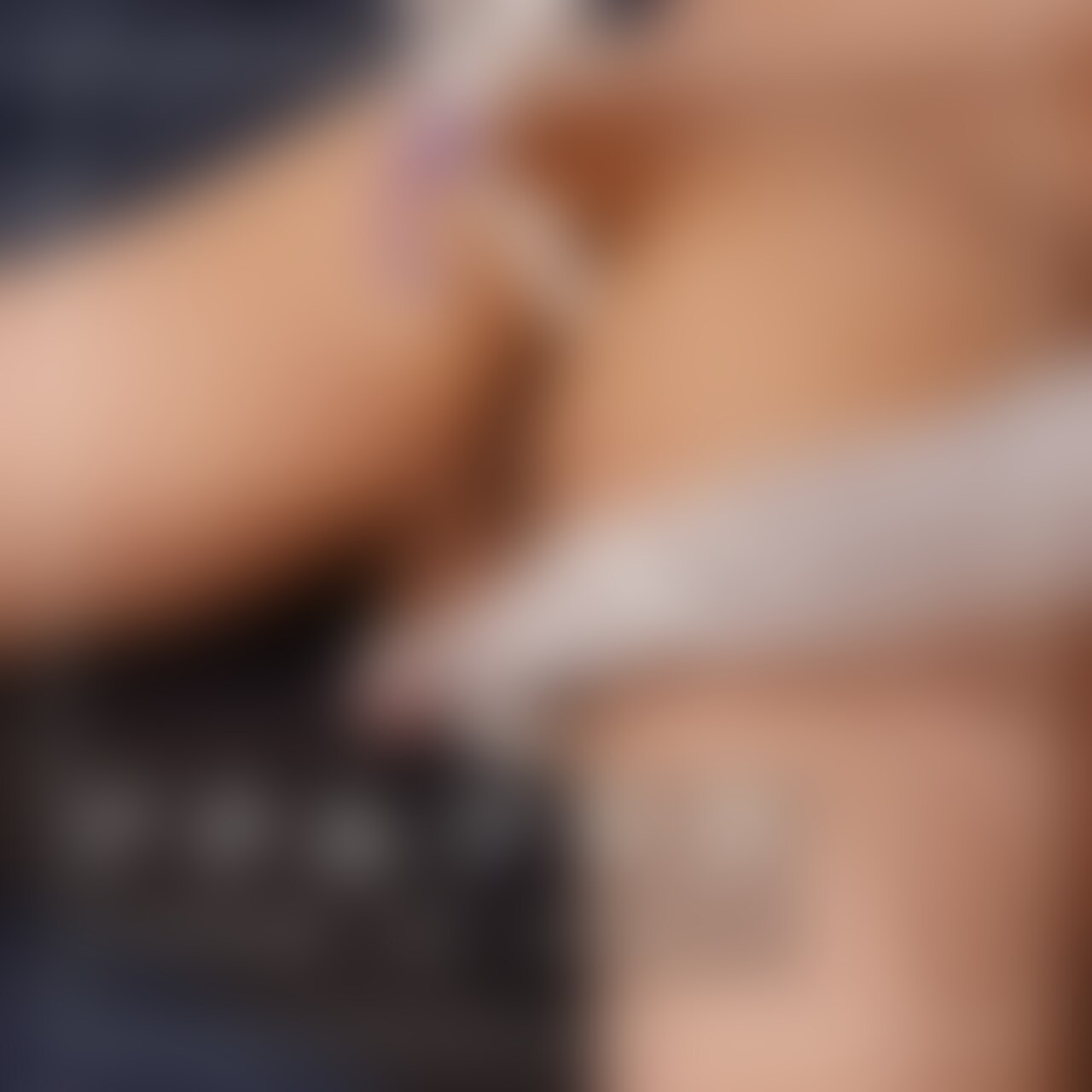 ZOOM IN Ver. アナルプラグ×床オナプレイ×サテン手袋×ガーターストッキング痴女×M男×射精管理
女の子にアナル広げられて
見られるの恥ずかしくないの?
イクと同時にアナルプラグも肛門から飛び出してきて笑った
とことん情けないな
大量に白い精子でてきたよ
この精子よりたくさん出るよって人いいねボタン押して教えて😌 (2/2)