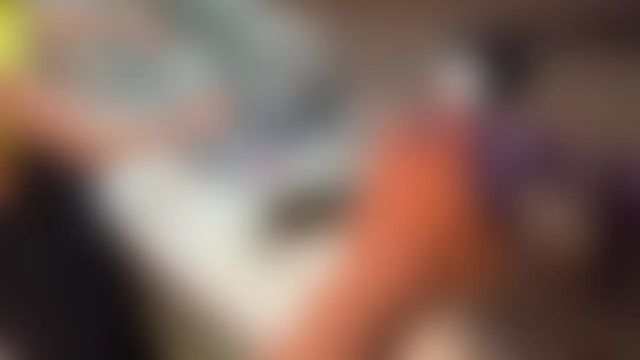 清純派な後輩をラブホに連れて行ってハメ撮り
後輩なっちゃんと久しぶりに再会
清涼飲料水のCMにでてそうな瞳が綺麗な美少女。
顔に似合わずエロいTバック履いてるし、
拘束されながら電マをおマ○コに当てて、お口いっぱいにフェラ。
征服感満載。
バックで挿入したら自分で打ちつけてくるから、それに合わせて奥に挿しちゃう。
バイブ拘束でドSの好き放題にしちゃって、
電マ当てながら擦ると、気持ち良さそうに腰のクネクネが止まらない。
トイレに行きたくなっちゃったマイペースのなっちゃん。

トイレでの動画はレビュー特典にて！

その後は正常位でたっぷりと中出し。
潮も精子も両方お掃除してもらった

今日はもう何も出ません... (2/2)