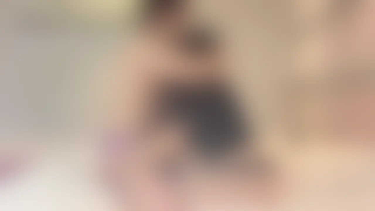 人妻|36歳|170cm|Eカップ
「だめっ...!イクっ...!出る出る...!💕」
ドスケベ美人人妻さんに、DMからえっちなお誘い頂いたので、いちゃ甘からの激しめ生えっちで、潮吹かせたりイキ狂わしてきちゃいました!
美人人妻さんが俺の生ちんぽやオモチャでイキ狂ってたり潮吹きまっくてたりして、旦那さんが知らないところで激しく乱れてる姿が背徳感もあってかめちゃくちゃ興奮した🫶 (2/2)