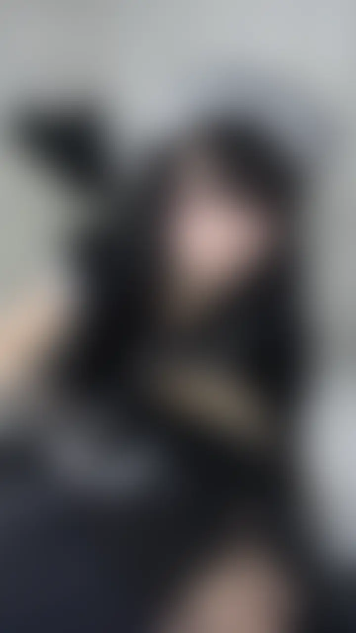 変態ご主人様のために、
先から奥まで残らずたくさん舐めてあげますね……♩
メイドさんが時々あなたを見つめながら
白い肌、小さい口で一生懸命ご奉仕する姿に、
下半身がそそられてたまらなくなること間違いなしの7分間です♡ (2/2)