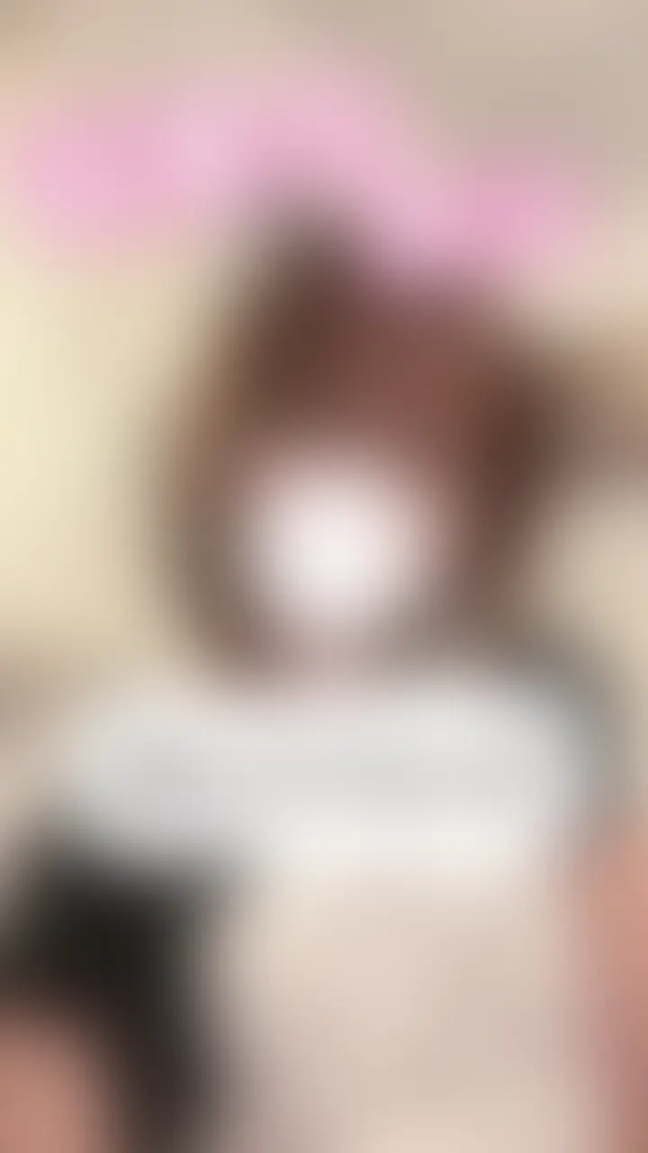 💓萌果の朝活💓

いつも、家族にビビりながらの

朝活スタートです💓

途中で何回か朝くしゃみ🤧（笑）

朝からおっぱい半分出てた（笑）

おしっこ動画ももれなく見れます💓 (2/2)