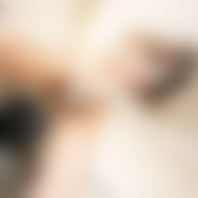 エロいカラダつきをしたニートの名古屋嬢…溜まった性欲を爆発させるが如く大量潮吹き!!
「私がAVに出たのは、おカネのためではありませんから!!」
只今、無職で実家でニート中という名古屋嬢…
てっきりゼニに困窮してAV出演かと思いきや、溜まった性欲を発散させるべくヤリ目AVに!
最初は取り繕ってるのか疑心暗信でございましたが、脱ぐや大胆に濃厚キスをしてくるスケベ○○○!
乳首に吸い付くとカラダをくねらせながら感じまくり、電マでは初っぱなから大量の潮吹き!エロくチ○ポを咥えては…
生ハメでイキがいまくる名古屋嬢!膣射・中出しでトランス状態に陥ったか?完全にイッちゃってます(-_-;) (2/2)
