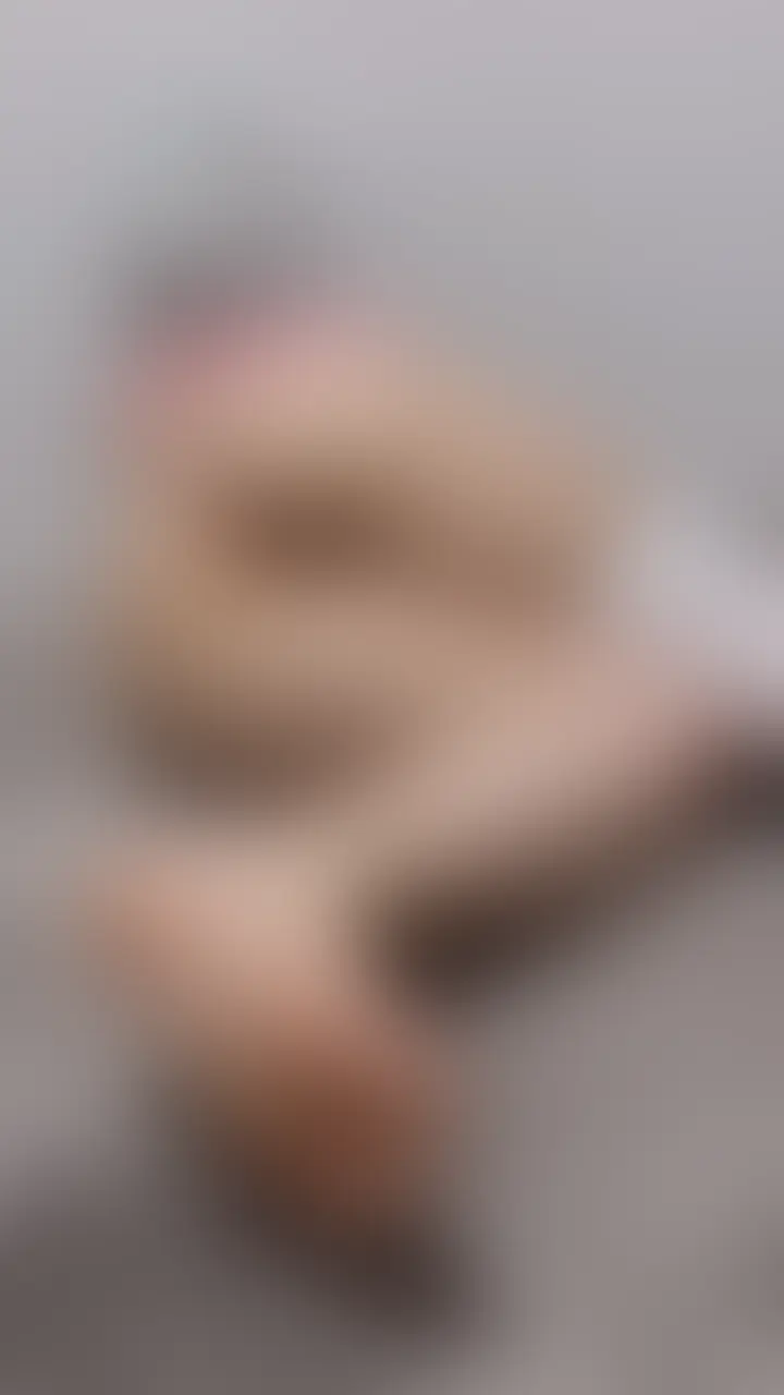 変態くんを足コキいじめ👣💦
両足あげて腰ヘコヘコしていっぱい鳴いてた🐽🐖💕
アナルも舐めてくるし変態すぎゆ😳💦 (2/2)