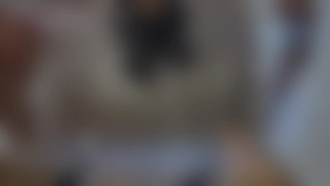 【value】
完全なフェチ系動画です。制服コス、ルーズソックス、パンチラ、透けブラ・・・
安物の綿パン(白)で、ムチムチの太ももと尻肉の間に食い込ませて・・・
透けてるブラも、自分の息子世代が着けるようなやつw
とにかく平成を思い返す内容の動画となっています。
アラフォーのコスプレなので、ある意味それもフェチかとw
でもギリギリなんとかイケるんじゃないかと勝手に思っています。
不倫相手がかなりねっとりと撮影していますので、お楽しみください。
ちなみに、この後しっかりちんぽを咥えて、豪快な顔面射精を撮っています。
このフェチ動画も含めた完全版を次回投稿予定なので、そちらも楽しみにしていてくださいね♡
※本動画は、【premium】と一緒の内容です。 (2/2)