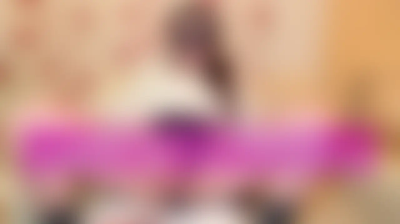 カメラの前で…旦那に『脱いで』って言われて、ゆっくり服を脱いじゃいました💓
ブラを外してTバックだけになって、まんこを指で優しく触られると…我慢できなくて腰がクネクネ動いちゃう♡
気持ち良くなってビクビク感じちゃう杏奈の姿をじっくり見てね❤️🤭 (2/2)