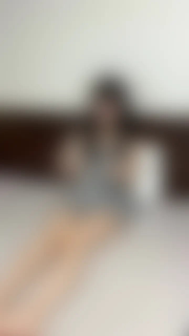 (顔出しあり)みずきだよ〜🌷
おっぱいとアソコの三点責めバイブでオナニーしてみたよ(*´ω`*)
なんか誰かに責められてるみたいで気持ちよかった〜💕
最後まで見てねっ✨️ (2/2)