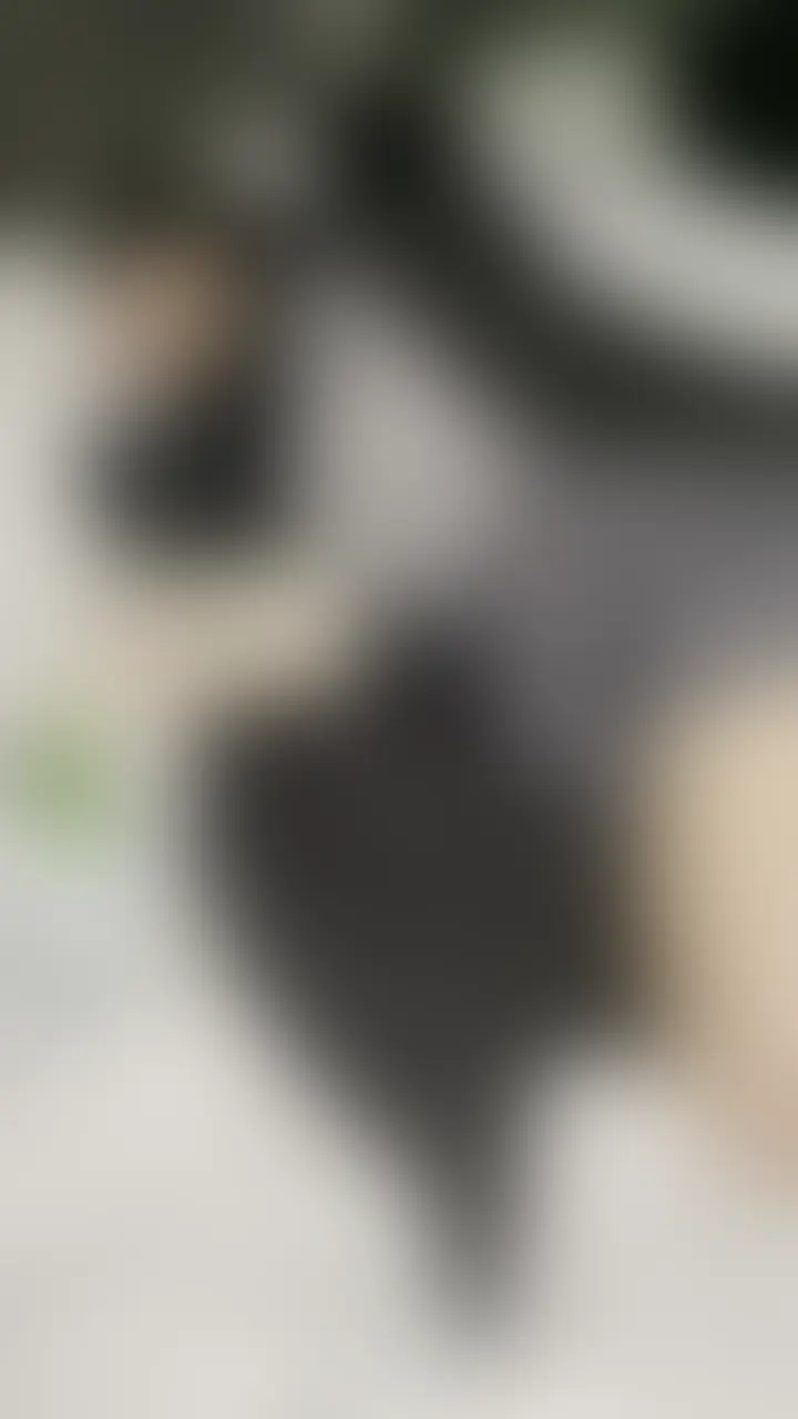 「最初で最後のハメ撮り」
酔っ払って処女を喪失してしまった動画です。
--------------------------------------------------------------
まさか、こんな動画を世に出す日が来るなんて思っていませんでした。
先日のTwitterでの騒動。
あの一件から、ずっと迷っていました。
公開するべきか、消してしまうべきか。
何度も何度も考えて、それでも――
最後に選んだのは「出す」という決断でした。
これは、私の初めての記録です。
完全にプライベートなものなので、
荒くて、見づらい部分もあるかもしれません。
でも、誤魔化しは一切ありません。
見えないところは、ないです。
すべて、映っています。
それだけは断言します。
正直に言えば、リスクしかありません。
だからこその価格です。
軽い気持ちで出せるものではありませんでした。
これは、覚悟の記録です。
私の過去であり、衝動であり、弱さであり、
そして紛れもなく、私そのものです。
本当に見たいと思った方だけ。
それでも見たい方だけ、どうぞ。
--------------------------------------------------- (2/2)