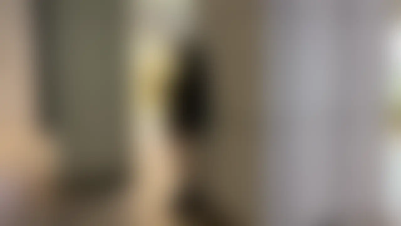 めるる激似のスレンダー美女と朝まで濃厚2回戦。

芸能界で1番可愛いと言われてるあの"めるる"に激似な美女とほろ酔いえっちしちゃいました。

居酒屋とホテルで飲んでゲームしたりしてる所もお楽しみ頂けます。めるる激似の美女が段々と乱れていく姿をお楽しみ下さい。

個人的にタイプな系統で、顔もスタイルも整ってて珍しく酔ってしまいました、、、

しかも、この美貌でSっ気な所もあってどエロい責め方されてます。愛液いっぱいのフェラとま〇こはまさに最高級オナホ。2回分の濃厚セックスが収録されてます。

《プレミアムプランとVIPプランで視聴可能》 (2/2)