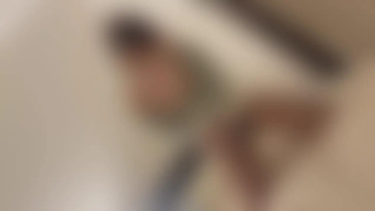こんばんは♡
前回のオナ動画(別アングルVer.)に
予告載せてたの気づいてた?😆
早く帰って来いってラ〇ンした後、
ディルド咥えながら寂しくオナニーして
私の自撮りにムラムラした彼氏が
帰ってきた途端すぐえっち笑
こっそりクローゼットの中に
カメラセットした私偉い🥰笑 (2/2)