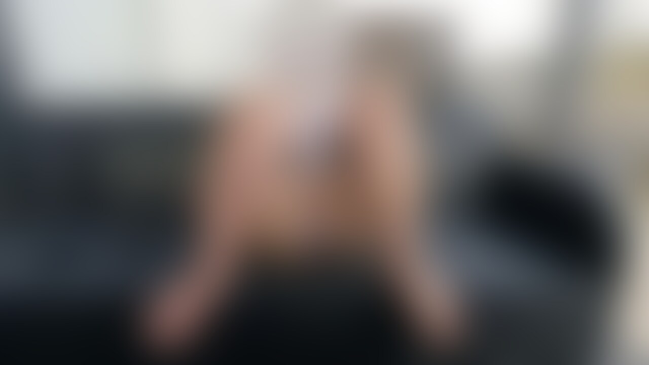 3本目の動画になります！
外のテラスで手足を○○○束してバイブ、遠隔の吸うやつを固定していじめてきました😄
テラスで大きめな声出してたので隣とかに聞こえてなかったらいいですけど😊 (2/2)