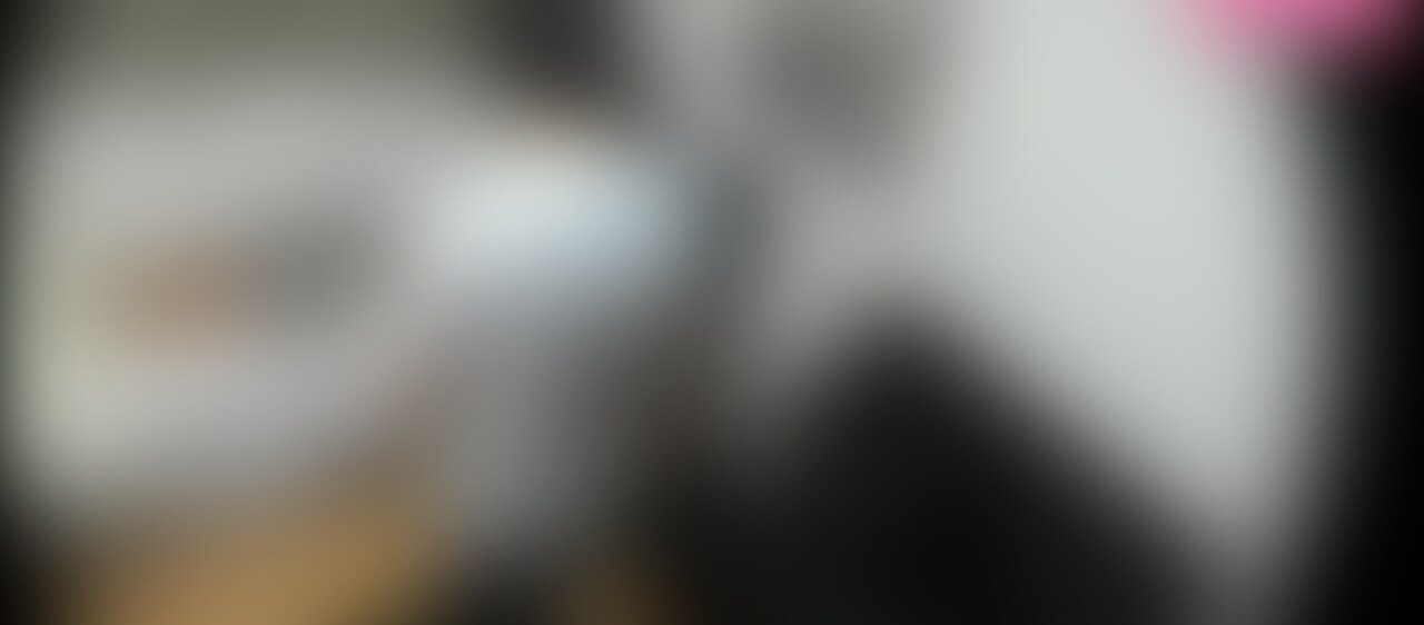 飲み会で飲みすぎて道端で寝てたらぁ、知らない男性に拾われてぇ… 知らない男性の部屋のベッドの上に💓💓💓 意識がない間に服を脱がされてぇ、全裸に💗💗💗 気づいたらぁ、オマンコ舐められたり、手マンされたりしててぇ、生挿入されちゃったぁ❣❣❣ すでに手遅れでぇ、そのまま中出しされて、妊娠させられちゃったよぉ(泣) (2/2)