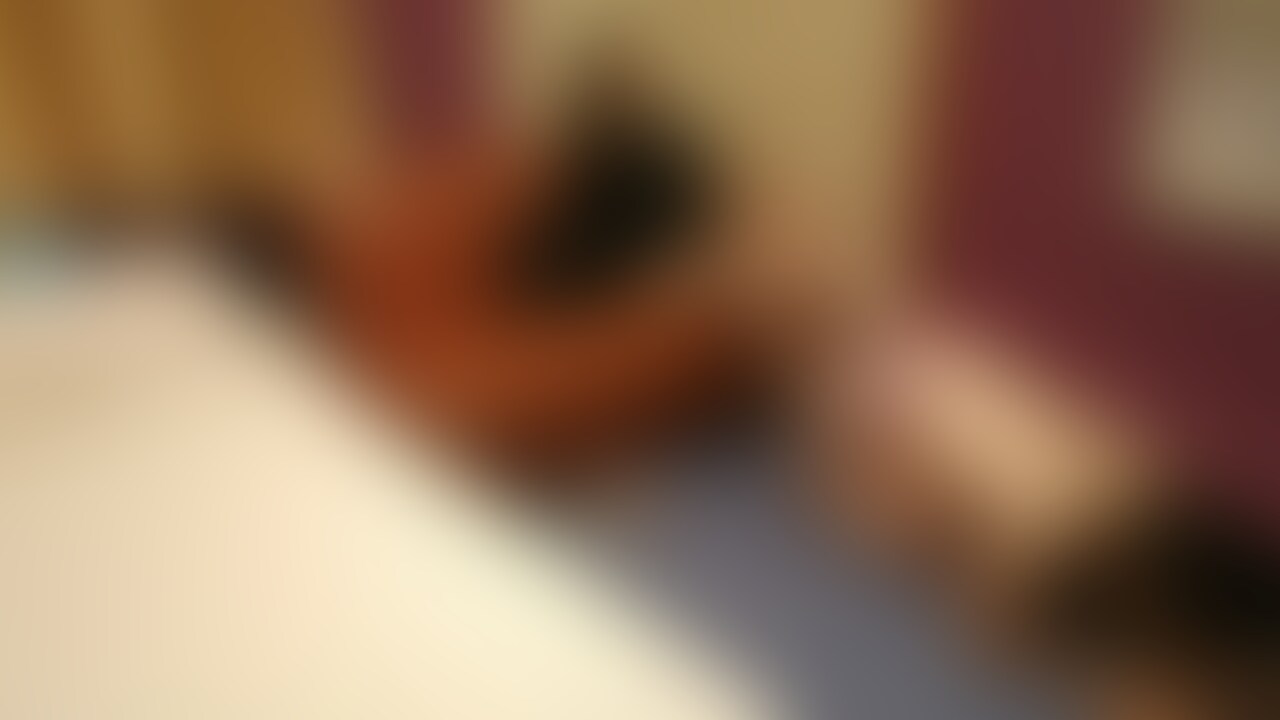 ２１分２２秒
メンエス経験有りのスレンダー美女様です。
体型が好みすぎて、一緒に歩いている時から緊張しっぱなしでありました…。
さらに、プレイが痴女的な感じで、密着感・距離感が絶妙な女性でありました…。
プレイ内容としては、足責め、耳舐め、手コキ、セルフ射精になります。 (2/2)