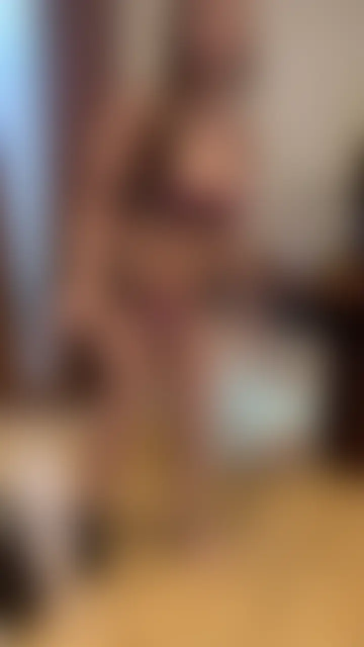 皆さまこんにちは。
いつもありがとうございます。
「【巨乳巨尻ギャルシリーズ】エグい喉奥フェラをかましてくるナイスバディデカ尻キャバ嬢25歳②」になります。
以前に登場した高身長ナイスバディ女。
しかも巨乳巨尻なので個人的には大好きな恵体系の体型。
まるで嵐の中にいるのではと錯覚するようなフェラチオはまさに踊り食いされている気分。
一通り正座フェラチオや、デカパイ揉み揉み乳首舐めコキを堪能した後は前回同様生ハメSEXへ。
今回は前回出来なかった背面騎乗位で迫力あるボリューム尻を体験。また立ちバックではあまりに尻が良すぎて緊急射精注意報が。。最後はノーマルドギースタイルでデカ尻射精!
やはりケツとタッパのデカい女は最高ですね。
よろしくお願いします。 (2/2)