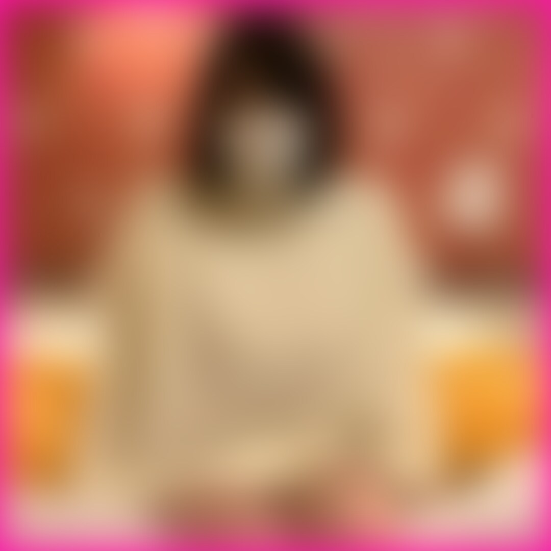 Page93:本編
わがままボディのHカップ女子大生とのハメ撮りです
今ドキっぽさはあるけどウェイウェイしたような
感じではなく少し落ち着いた口調の彼女
着瘦せするタイプなのか脱ぐまで分からなかったけど
ニットを脱ぐと凄まじいHカップの爆乳が
どう顔+爆乳と二物を与えられし彼女
そのスケベな爆乳をねぶるように舐め回ししゃぶりついて
じっくり丁寧に愛撫していくと息づかいが荒くなり深い呼吸に
オモチャも使い徐々に刺激を高めてやると
「あっ…あっ!!」メス声上げてガクガクと果ててしまいます
チンポを爆乳で挟ませた馬乗りパイズリでこき使い
そのままギンギンになった生チンポをぶち込みます
ハタチそこらの若い子に生で挿れるのはいつもより興奮します
突くたびに揺れる爆乳がめちゃくちゃエロい
特にチンポを求めて上下に揺れる騎乗位は圧巻
むちむちしたこのわがままボディに溺れそうになりながら
ラストは立ちバックで逆流中出しかましてやりました。。 (2/2)
