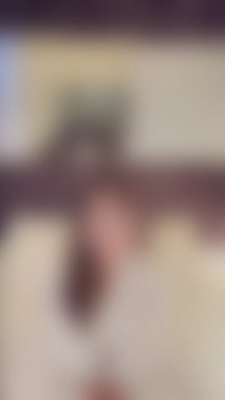 いいねと保存ボタンポチってして見てくれると嬉しいです♡
✼••┈┈┈┈┈┈┈┈┈┈┈┈┈┈┈┈••✼
もえです♡
今までで一番えっちな動画を撮影しちゃいました...♡
ディルドで奥まで何回も自分でしてたくさんでちゃってる...
こんなに興奮してる姿見せちゃうの恥ずかしいです😖💕
前からしたりディルドに跨っちゃったり
後ろからしてます...♡
はじめて見せるエッチな姿なので
感想教えてくれたら嬉しいです...♡ (2/2)