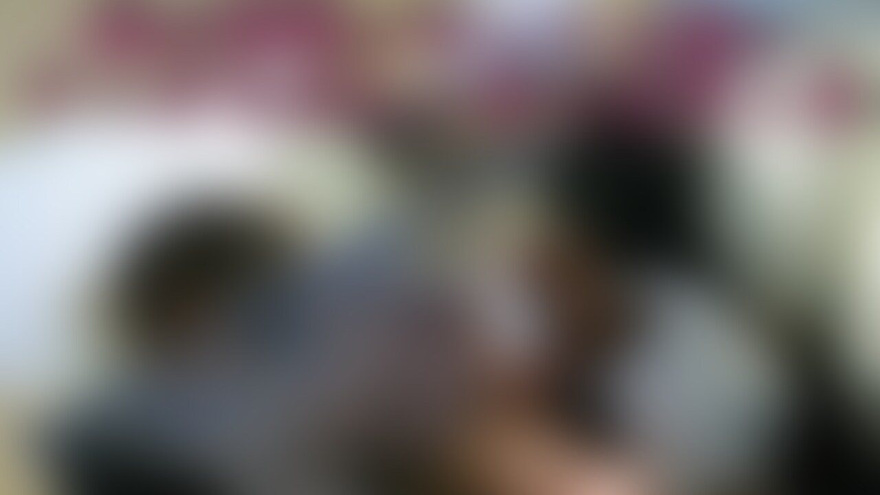 不倫男が奥さんを病院に連れてきて待ってる間に車の中でフェラ抜きするはずだったが、不倫男が我慢できなくて奥さんのすぐ側で中出しされる不倫妻 (2/2)