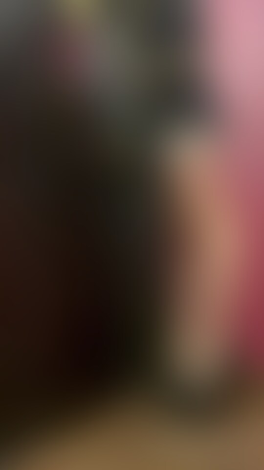 港区女子の玄関ドア前おな🤍横からバージョン!
最初の方は声抑えなきゃって思ってたのに、逆に興奮して気持ちよすぎて声出ちゃってた🥺
濡れすぎておまんこぐちゃぐちゃだったんだけど、多分音でバレちゃう🥲めちゃくちゃ音たてちゃってた🥹
終わった後立ったままだったのもあって疲れたけど、ガチイキできて超気持ちよかった…
いっぱい腰へこへこしながら夢中でおもちゃズボズボしてるとこ見てね/// (2/2)