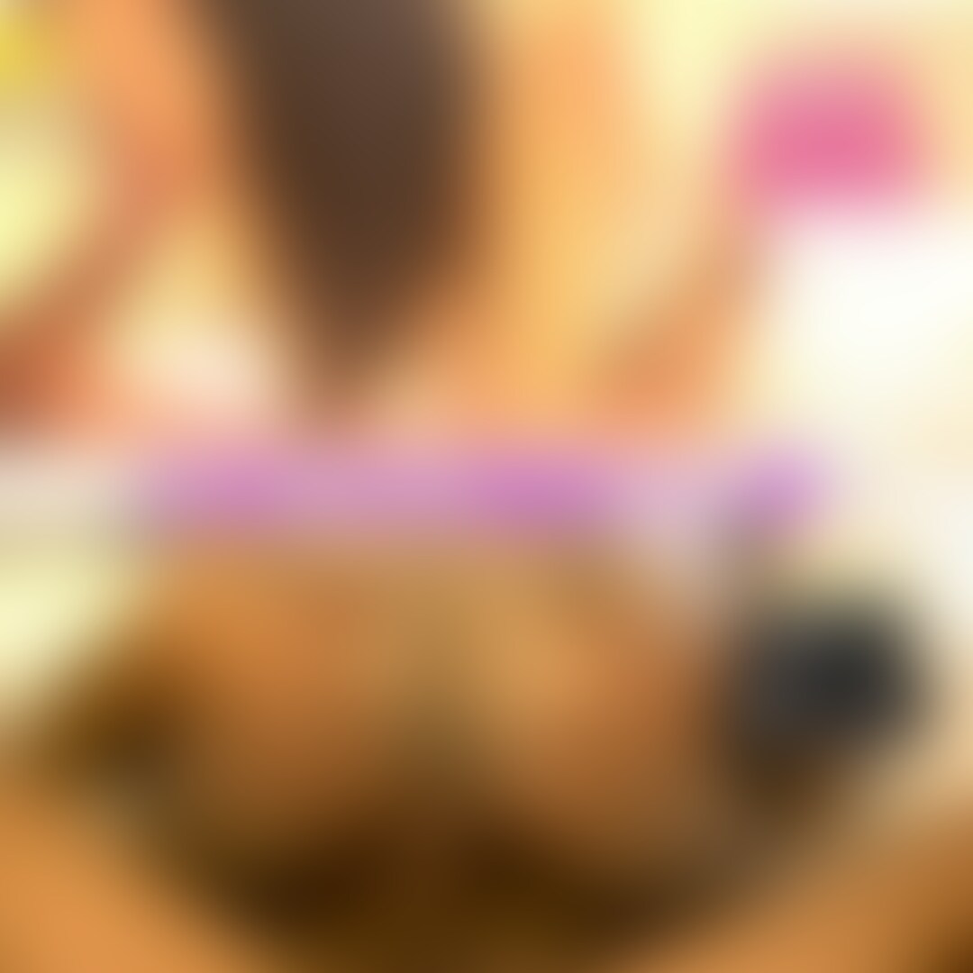雑魚マン人妻とのホテルエッチを撮影。巨根を愛おしそうに咥える姿が最高です。
＜内容＞
ホテルに向かう車内
ホテルでのフェラ（長時間）
巨根挿入・即イキ・連続イキ(中出し)
オナニー
電マでイカせ (2/2)