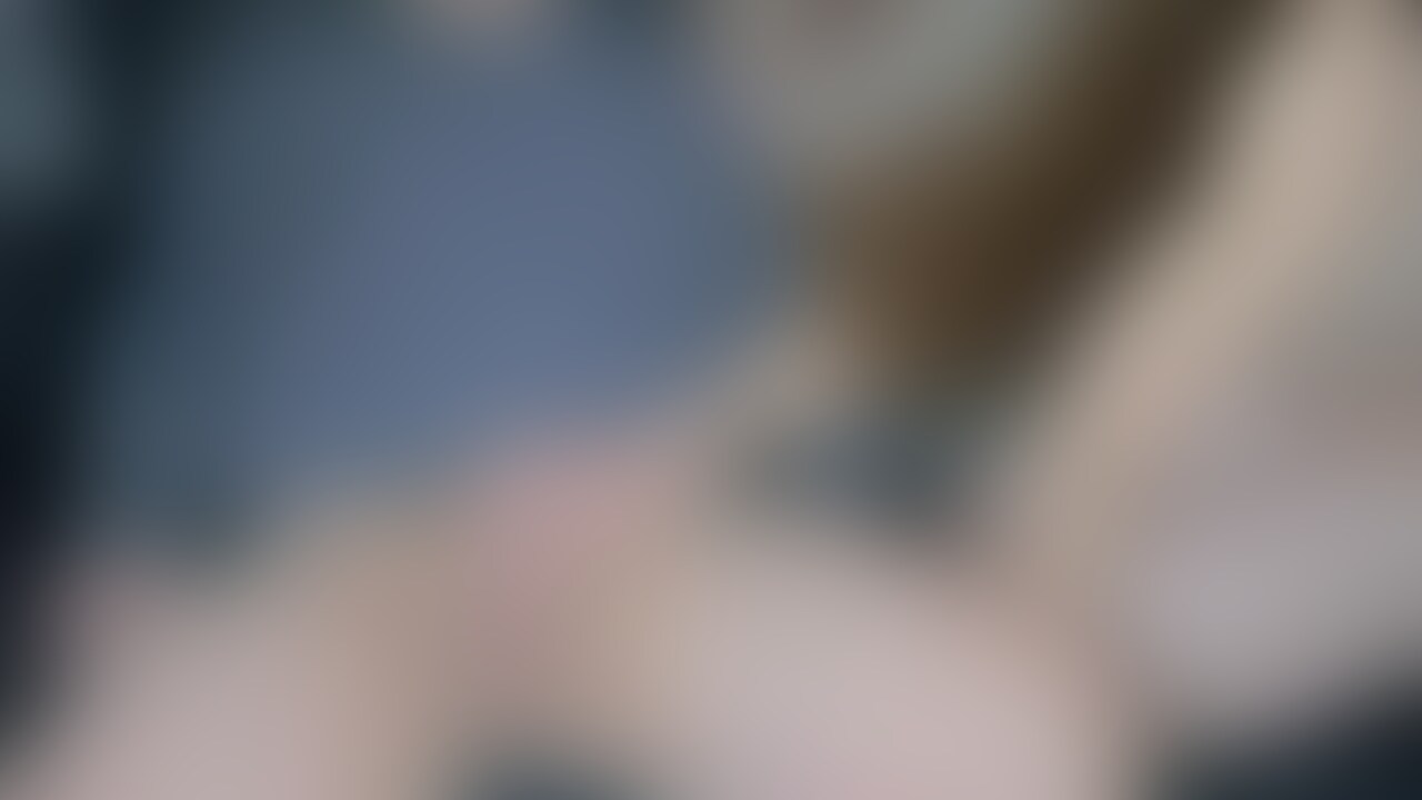 攻められた後はお返し💕他人棒をジュポジュポしゃぶり電マでオナしながら激しくイキました😊その後は単独さんに跨がり初めての…💕嫁ちゃんの腰使いに単独さん耐えれなく1〜2分で発射😅嫁ちゃんも理性がぶっ飛んでボクとやっている時みたいに「イッて〜〜イッて〜〜」と叫びながら単独さんが発射するまで腰振ってました🥰 (2/2)
