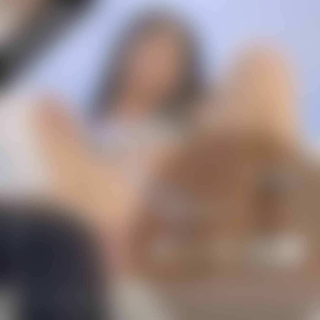 Xで数万フォロワーの人気メンエス嬢がCKを着たままハメ潮しちゃう動画です。 (2/2)
