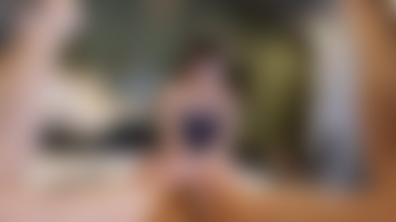 白濁大量唾液痴女みみ嫌なリズムで寸止め!フェラ唾手コキ直後責め
白濁スーパー大量唾液痴女のみみちゃんの、
嫌なリズムで寸止めしまくりな濁流唾液のフェラ手コキからの直後責めです。
唾吐き回数は32発です。
舌を勃起ちんこの先っちょの割れ目に突き入れて
中をチロチロと舐め啜るフェラをしたかと思えば、
根本までがっつり咥え込むピストンフェラ、
先っちょだけをひたすら舐めピストンする焦らし快感フェラなど、
あらゆるフェラテクニックを駆使してM男の勃起ちんこをイジメます。
「フェラされているとどんどんちんこが硬くなる!」
と嬉しい感想もいただけました。
たっぷりの濁流唾液を生かしたプレイで
唾液フェチM男をさらに悦ばせます。
チン皮で土手を作って亀頭に唾液を溜める唾液カルデラ湖プレイで、
亀頭に唾液の感触を徹底的に染み込ませてくれました。
焦らし快感系のフェラチオをたっぷり楽しんだら、
嫌なリズムで寸止めしまくりな濁流唾手コキです。
この嫌リズムの手コキ、ぜひ見て体感してください。
早くシゴく、ちょっとシゴく、ゆっくりシゴく、早くシゴく、
みたいな手コキがランダムに続いて勃起ちんこを
生かさずころさず刺激するのです。
手コキマスターのみみちゃんの手のひらで完全に踊らされる快感でした。
そして焦らしに焦らされまくってからの大量射精、直後責めです。
ただ、今回はみみちゃんの手コキがあまりに上手すぎたのか、
M男は直後責めで悶絶するどころかずっと快感を得ておりました。
焦らしに焦らされた後にしか味わえない
最高級の持続可能な快感でしたよ。
白濁唾液を生かしたプレイが満載の極上のフェラ手コキで
最高級の持続可能な快感を得たい、
そんな唾液フェチフェラ好き手コキ好きなM男の貴方だけにオススメです。
1920*1080
15:29
1.19GB
.mp4 (2/2)