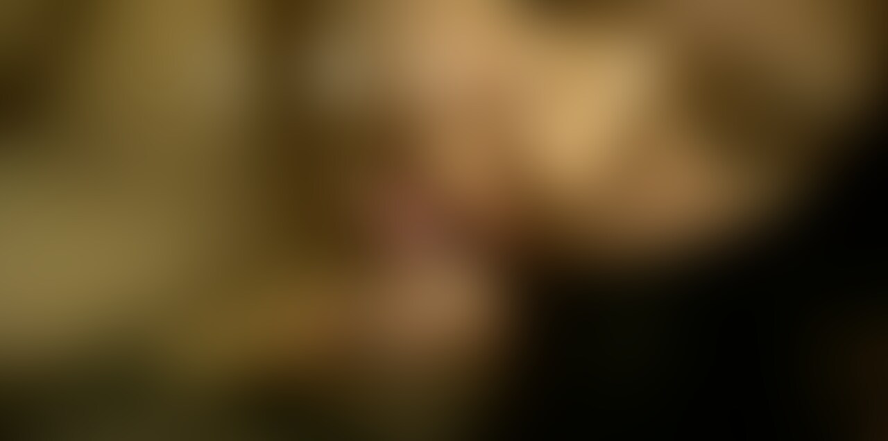 デブ専の方達は必見です🐷ぽっちゃり女子に口の中で包み込むような肉フェラしてもらいました！最後おもいっきり口内射精です🍌💦

この子は僕が会っている中でも1、2位を争うような超ぽっちゃりの子で食べる事がやめられずにどんどん太って巨大化してしまったちょいメンヘラ子です🙊

僕の中の説として、デブとかぽっちゃりの子はフェラが上手くてハズレなし説がありますw🐷💋👅
伝わるか分からないですが口の中の温度が高くてお肉に包まれてるような感覚になります◎

この子もそうで、この日は生理だったので口に出すことになりイクのを我慢して最後おもいっきり口内射精しました。あまりに精子の量が多かったみたいでめっちゃ出た！って言って最後驚いてますw🍌💦 (2/2)