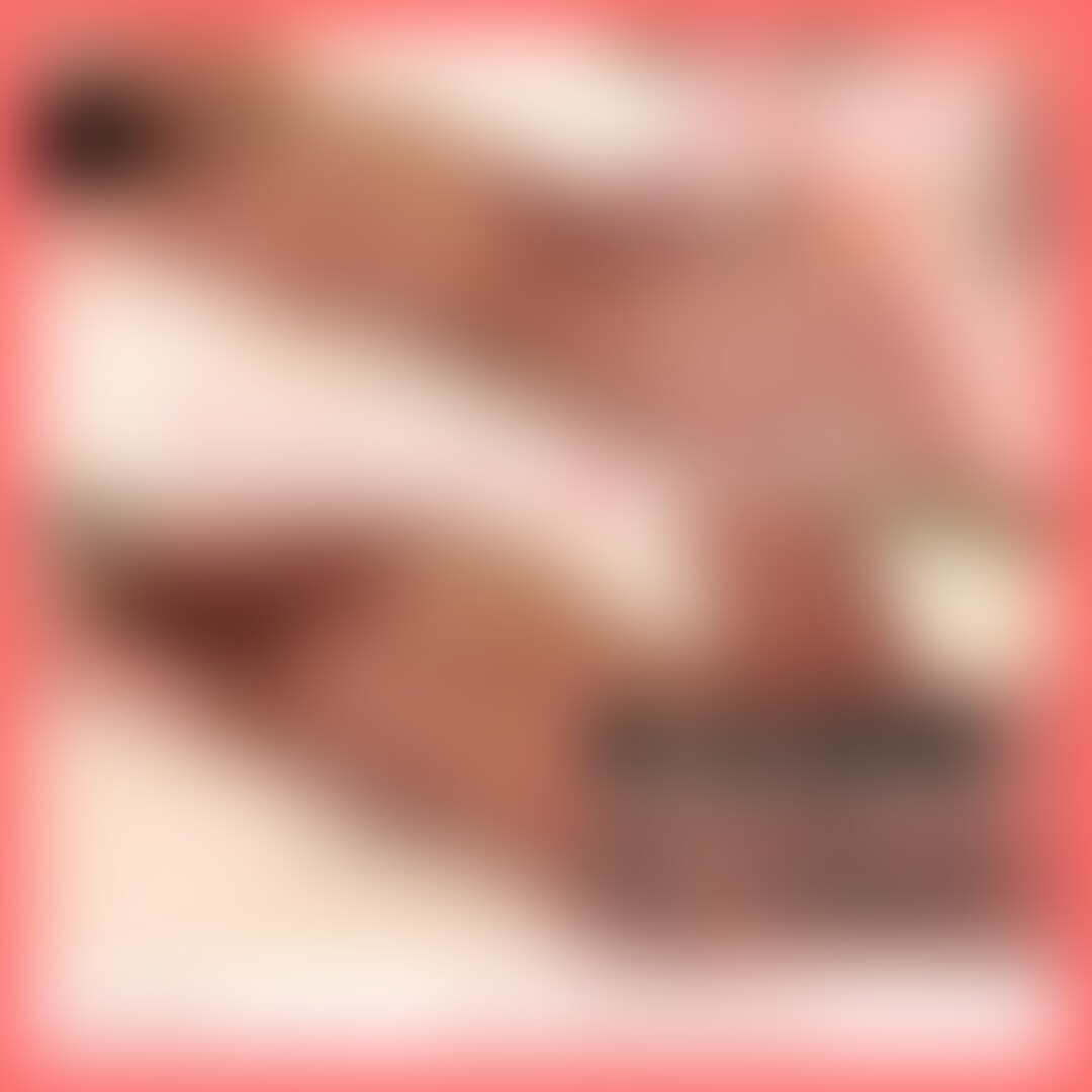 フルサイズ版→ https://myfans.jp/posts/2af27a40-6a4d-4d35-a272-e0955b9edb91
【動画紹介】
約2年半ぶりに再会した元セフレの大学4年生みゆちゃん。元々はハメ撮りするつもりは無かったんですが、あまりにも雑魚過ぎて簡単に堕ちたので途中から撮影始まってます😌
学業が忙しくなったので会ってなかったのですが、彼氏と別れて傷心中に会いに来たのでそのままホテルに連れ込んで快楽漬け
『この2年半一度もイッてないからイキ方忘れました(笑)』なんて言ってた子が、たっぷり焦らされた後の快楽責めで10秒そこらで即イキ。更には脳イキもしまくって、まさに即堕ち2コマの状態でした🙃
指でも玩具でもイカせまくり、ハメ撮りされる興奮を思い出させ、昔の身体に引き戻してあげました。更には快楽責めで意識混濁しているところを誘導して生ハメ中出し懇願させて、都合の良い肉便器として使えるように膣内をマーキングしてフィニッシュ。彼女も期待以上の快楽を得られて満足したようなので、またすぐ呼び出しに応じてくれました。そちらのハメ撮りはまた後日晒しますね😌
動画を全編見たい方は↑からフルサイズ版をお楽しみください
【無料プランでの公開期限】2023/12/31まで (2/2)