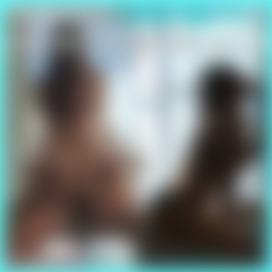 【value】
久しぶりのルーズソックス着用セックスです。やっぱり私の世代は、ルーズソックス=エロアイテムなんですよねw
不倫相手から、「ルーズソックス履いて抜いてほしい」と連絡があり、出勤時に持参しましたw
もはや、着せ替えオナホです。
でも、何だかんだで履くと私もエロい気分になっちゃうので、興奮しました。
逆光ですが、それもまたエロいと思うので見てみてください。
不倫相手に中出しされて、おまんこから垂れそうになった精子を手で受け止めているところがまたエロいと思います。 (2/2)