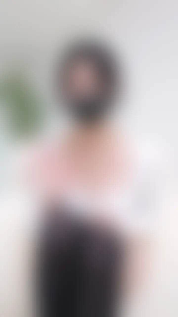 【単品販売専用ページ】
神回確定・超感謝祭ガチャでも公開中です💕
▶https://myfans.jp/posts/dce60bdd-8da7-45f1-bf1f-68f0e9635e18
休日に水族館に遊びに行って
お魚とかペンギンに癒されてきたよ♡
まったり楽しんで
ちょっとリラックスしてたら
むずむずしてきてお家に誘ってみたよ🫶
移動中から早く着かないかなと思いつつ
玄関で即尺したらすごい硬くて
じゅぼじゅぼ音たくさん響かせてたり...♡
たくさん舐めて挿入してら気持ち良すぎて💦
騎乗位で奥ぐりぐりしながら
たくさん腰振ってたら発情させちゃったみたい。
狭まくて身動き取れないし
近所迷惑になるってわかってたけど
気持ち良さ良さには抗えず...♡
最後は足音聞きながら中出しされちゃいました🙈
溢れるくらいたっぷり
中出しされてるけど引かないでね。
すごい生々しすぎてえちVlogだから
わたしが中出しされるとき一緒に白いのたくさん出してね🥺 (2/2)