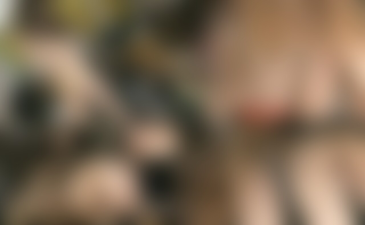 全裸お立ち台囲み撮影会イベントの映像を参加者男性から買い取り成功。
台の上に一糸まとわぬ全裸で並ばせて足元から悪質に性器撮りばかり狙った映像で、
なにかの収容所のような非現実感溢れる世界が広がっています。
観客の様子も、被写体女性をモノとしか思ってなさそうな雰囲気も人間の恐ろしさを感じざるを得ません。
女性もさすがに羞恥心があるようで手で必死にかくそうとしているのですが背後からは肛門をおろか女性器は隠せるはずもなくバッチリ捉えられています。
分数14秒50秒
映像サイズ 1920×1080 (2/2)