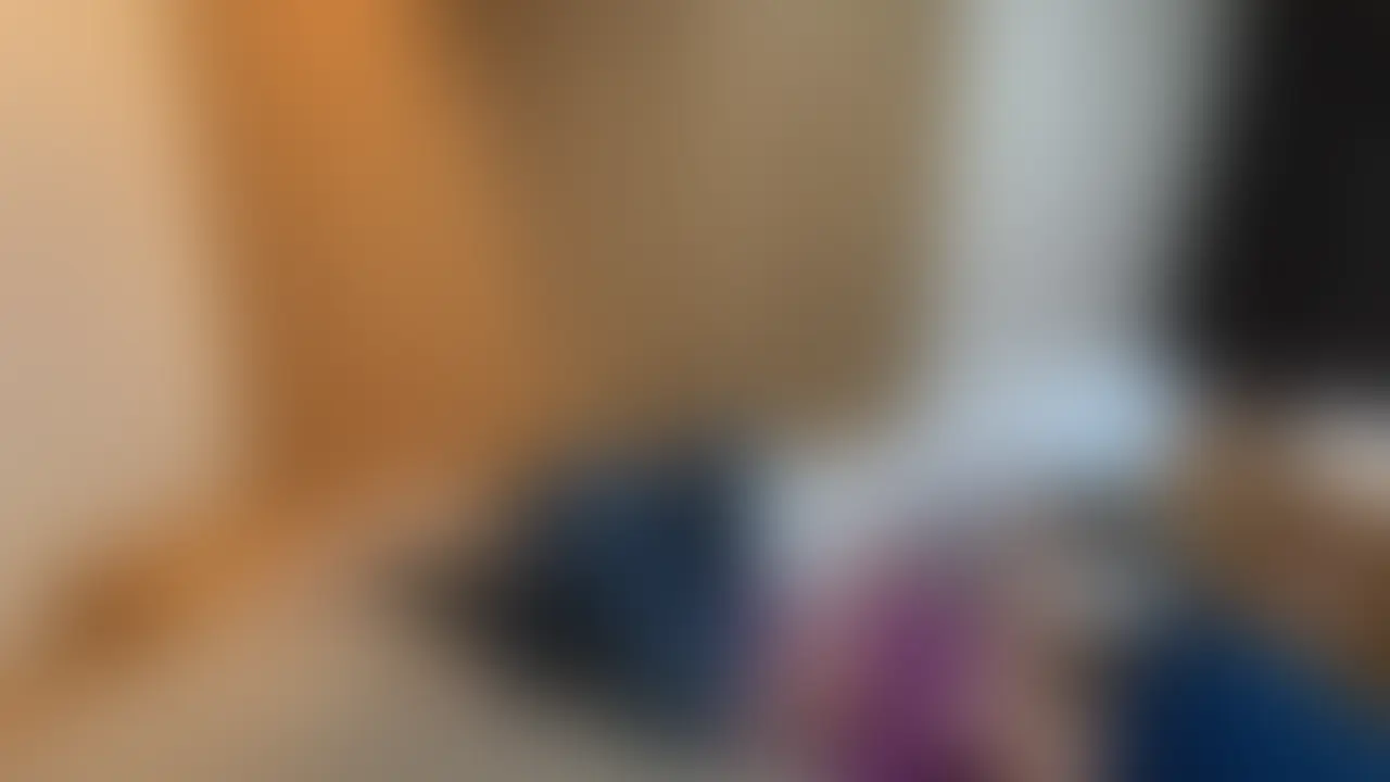 溜まりきっていた性欲を、
ゆっくり丁寧に解放されていく人妻。
逃げ場のない距離で、
まんこを舐められる愛撫に理性はどんどん崩れていく…。
声を抑えようとしても抑えきれず、
快感の波に何度もさらわれて、気づけば思考は真っ白。
イキたくないのに、身体は正直で、
何度も何度も高みに連れていかれてしまう――
イキ狂って、最後は一緒に絶頂へ。
白くドロドロした精子がまんこから垂れてる。
欲求不満だった人妻が、
「満たされるってこういうこと…」と知ってしまった日であった。 (2/2)