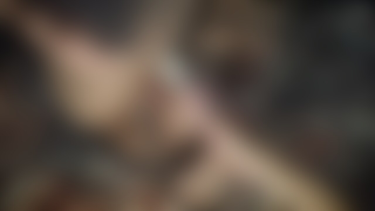 異物挿入!マイクを挿入し彼女のおまんこに歌わせる。足に巻き付けたコードにたまらなく背徳感を感じる。 (2/2)