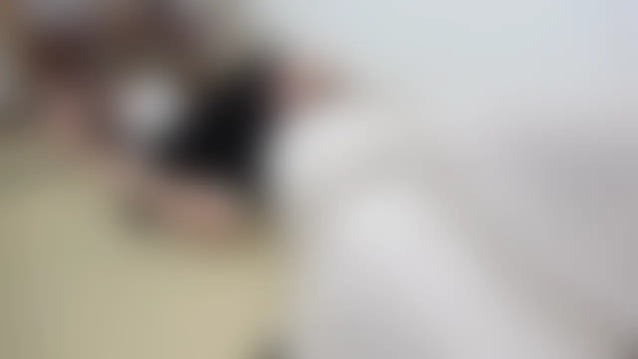 横になりながらオカズ探し♡ (2/2)